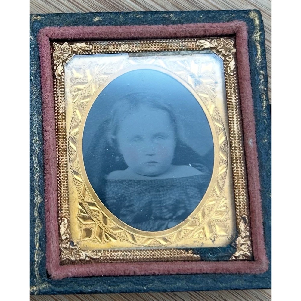 Daguerreotype-6th PLT GREAT Young Female Child In Dress Sep Case Vintage